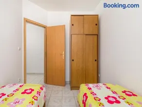Pretty Apartment in Mandre with Barbecue - Image 2