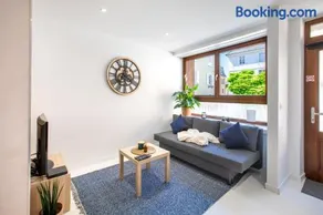 Le 13 -Idéal Pros -Altkirch Hypercentre -Gare 10 min à pied -Fibre Haut Débit -38 m2 -Chambre Séparée -Coin salon- Cuisine Équipée- Lave-Linge- Arrivée Autonome- Entrée Indépendante- Rez-de-Chaussée- Sundgau - Image 1