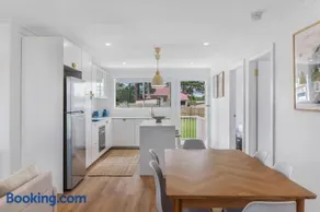 The Pearl by Book Jervis Bay A Fresh, Modern Family Retreat in Old Erowal Bay - Image 3