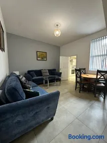 4 BR, Large & Modern Private House Central Location - Image 5