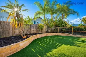 HUGE 5BR Family Retreat Backyard & Patio Lounge - Image 2