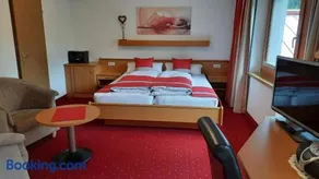 Gästehaus Almrausch, Ferienanlage mit Pool - Image 3
