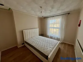 Gravesend Central - Spacious & Quiet Rooms - Image 5