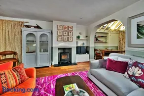 Finest Retreats - 123, High Street - Image 2
