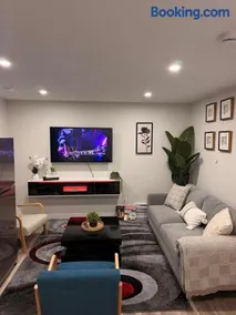 Stylish Luxury-Inspired Suite in Regina - Image 1