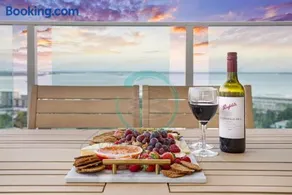 ZEN TOWERS PENTHOUSE Darwin's Exclusive Short Stays Holiday Home - Image 3