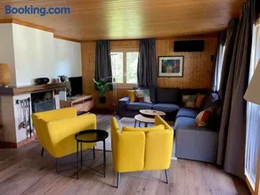 Chalet Mallum – Upper Apartment - Image 1