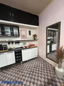 Sobrado completo, confortável e bem localizado - Image 2