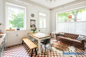 Großzügige Altbauwohnung in Bestlage - Image 5
