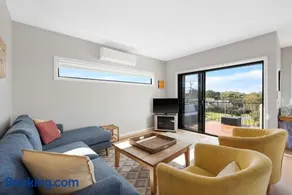 Serenity at Smiths Beach - Image 3