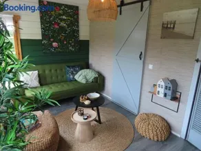 Tiny Botanic House - Image 4