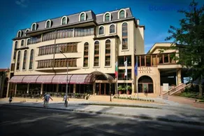 Retro Hotel - Image 2