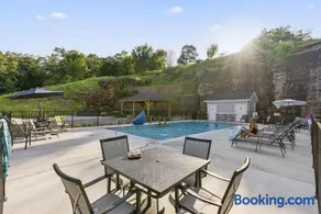 Heart of Branson Mins to SDC Arcade Pools King beds - Image 2