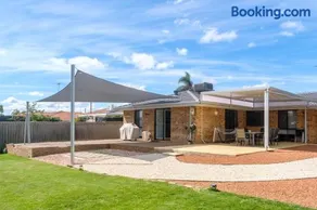 3-Bed home with large backyard - Image 1