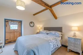 Buff Lodge - Image 4