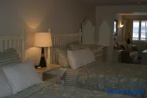 Spacious riverfront with balcony Sheepscot Harbour Vacation Cub Studio #211 - Image 4