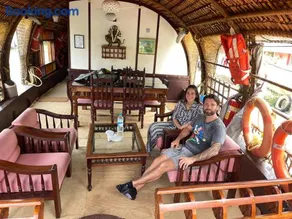 Thara's Houseboat - Image 5