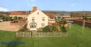 Luxury Home on Wellesley Park Near Wells - Image 2
