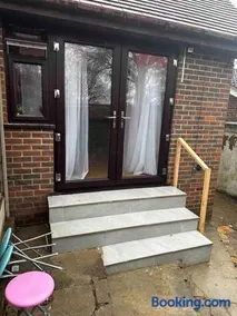 The Gated 2Bedroom Annex Dartford - Image 2