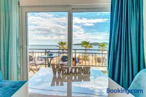 Upper Deck Apt. - Image 1