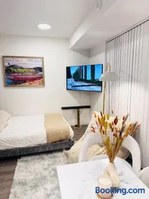 Bright & Cozy 1 Bedroom Retreat - Image 2