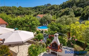 Amazing Apartment In Mundanije - Image 2