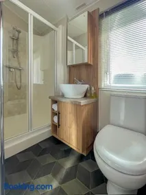 Luxury Coastal Bay Holiday Home - Image 3