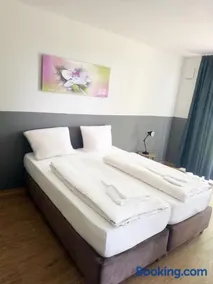 ELO STAY Nordheide 24h Check-in, Free Parking and WiFi - Image 3