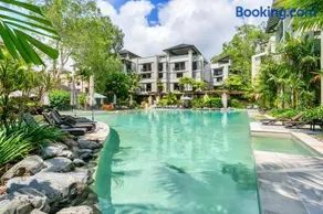 Private Apartments in the Temple Beachfront Resort Palm Cove - Image 2