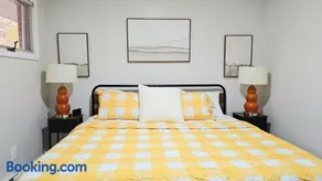Lakefront Home with Deck Views and Screened Porch - King beds - Game Room - for HPU, Furniture Market - Image 3