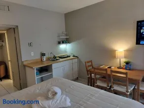 Studio in Hallandale 2270 - Image 3