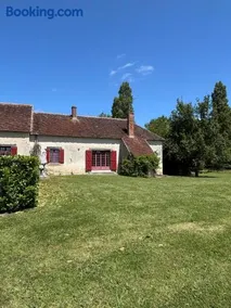 Gîte de l'Etang Neuf on a private estate - Image 1