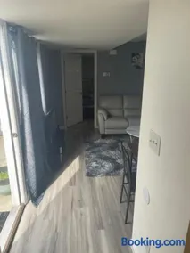 Modern one bedroom apartment - Image 2
