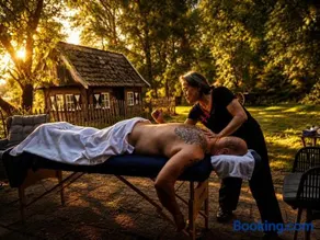 Bijzonder Buitenaf met een verkoelende jacuzzi en Finse sauna - Image 2