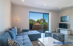 1 Bedroom Nice Apartment In Selca - Image 4