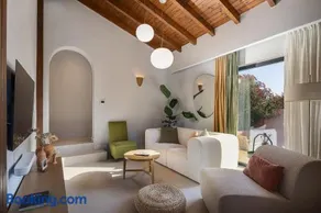Villa traditionnelle avec superbe jardin et calme total à 4 km de la plage - Image 2