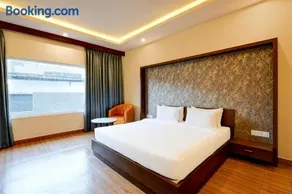 Super Townhouse Oak Mahadevapura Opposite Phoenix Mall Formerly Grand Wilton Inn - Image 2