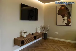 Distinct Ultracentral Apartment - Image 4