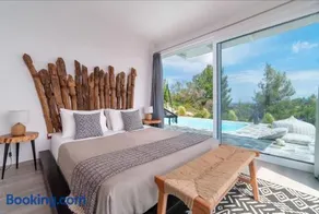 Indigo Boutique Home - Image 2