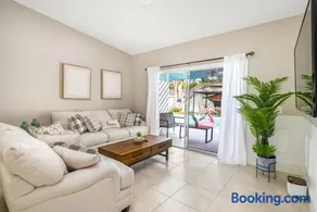 When in Naples! Heated Pool, Villa-Attached to one more Villa, 3miles to the beach - Image 3
