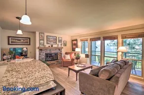 Bend Condo w/ Deck, Resort-Style Amenities & Views - Image 4