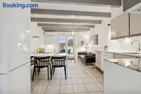 Holiday Apartment With Sea View - Image 3