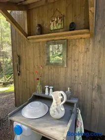 Wood Wise Glasshouse Glamping - Image 5