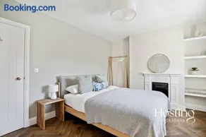 Number Ten - Beautiful 3-Bedroom Luxury Home - Image 5