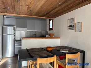 3 bedrooms, 7-8 guests, ski-in out, great view - Image 2