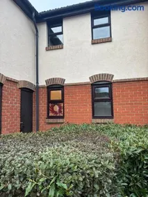Small two Bed Apartment on a Private Road - Image 5