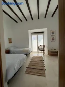 Casa con jardín y piscina en Córdoba - Image 2