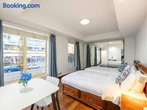 WaterFront Stunning Antique 4Rms 7Beds HolidayHome - Image 3