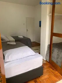 Quarto premiado com vista terraço 40m2 e banheiro ao lado em Petrópolis ! - Image 3