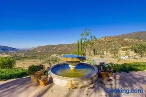 Private Home on 10 Acres - Heated Salt Pool & Jacuzzi, Mountain & City Views, Horseshoes, Basketball, BBQ, Golf Putting, Foosball, Croquet, Bose Stereo, White Cotton Bedding - Hilltop Hacienda, Pool Heat Optional - Image 4